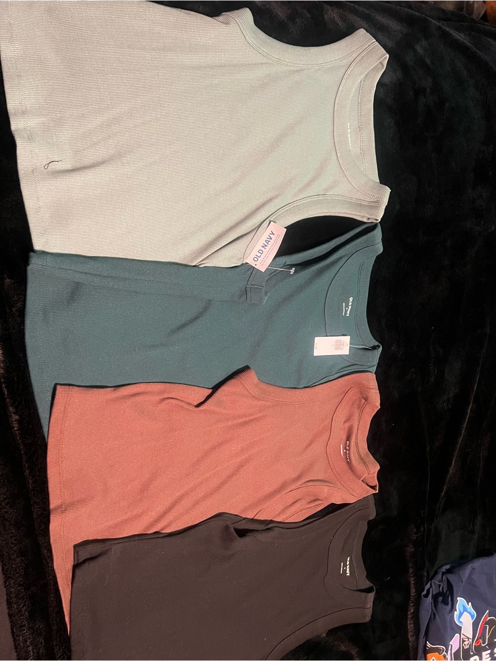 Old Navy Black Ribbed Crewneck Tank with Assorted Colors - Picture 3 of 10